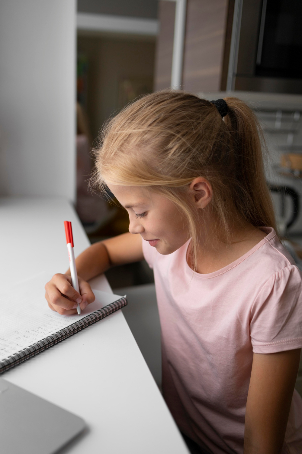 What Happens in a Session With a 4 Plus Tutor?

